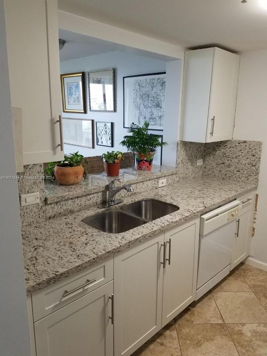 For Rent: $2,350 (1 beds, 1 baths, 716 Square Feet)