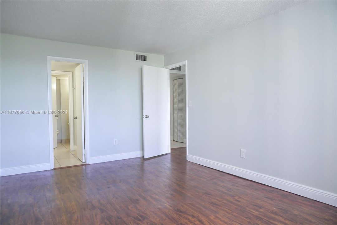 For Rent: $1,650 (1 beds, 1 baths, 826 Square Feet)