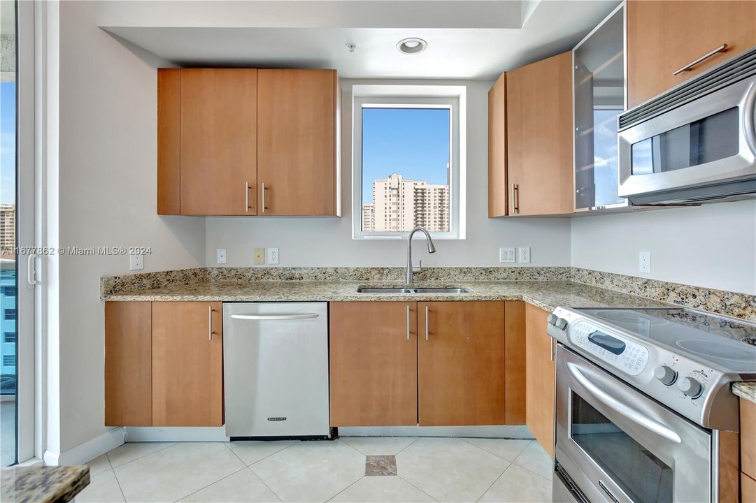 For Sale: $579,000 (2 beds, 1 baths, 1246 Square Feet)