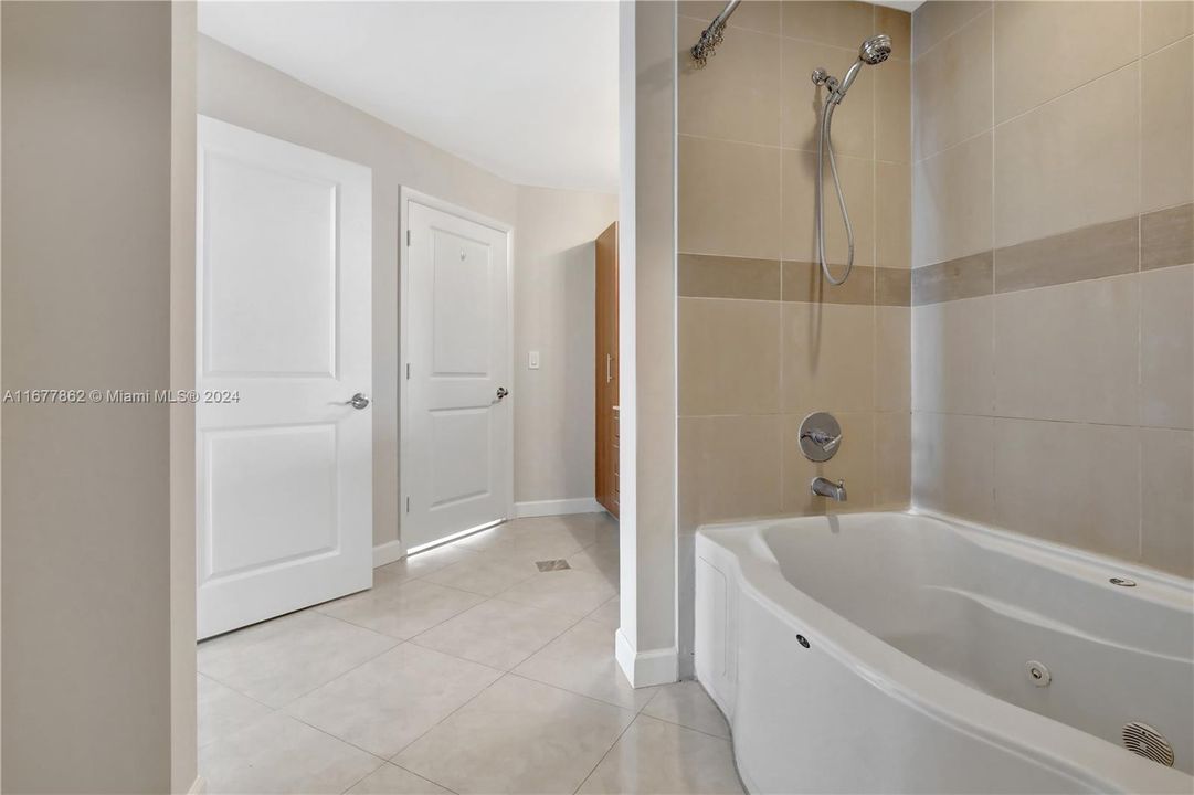 For Sale: $579,000 (2 beds, 1 baths, 1246 Square Feet)