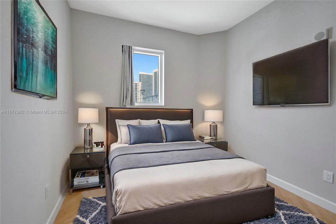 For Sale: $579,000 (2 beds, 1 baths, 1246 Square Feet)