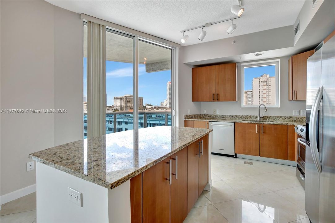 For Sale: $579,000 (2 beds, 1 baths, 1246 Square Feet)