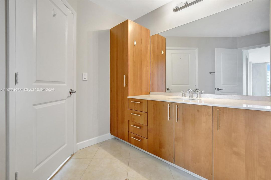 For Sale: $579,000 (2 beds, 1 baths, 1246 Square Feet)