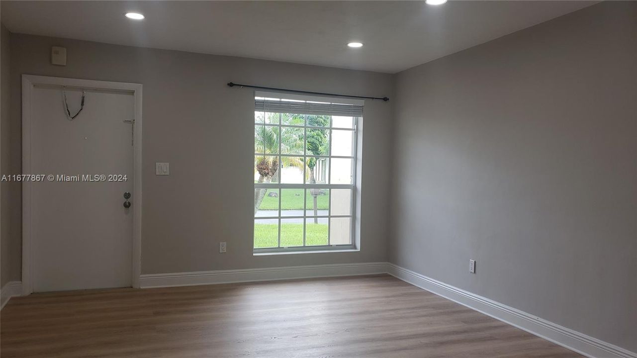 For Rent: $3,200 (3 beds, 2 baths, 1225 Square Feet)