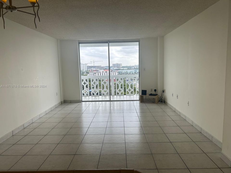 For Rent: $1,850 (1 beds, 1 baths, 778 Square Feet)