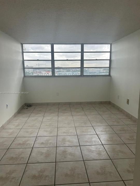 For Rent: $1,850 (1 beds, 1 baths, 778 Square Feet)