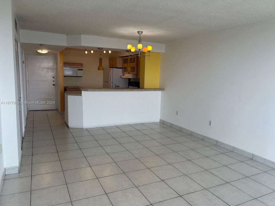 For Rent: $1,850 (1 beds, 1 baths, 778 Square Feet)