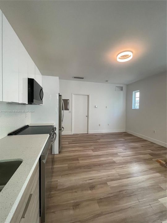 For Rent: $2,200 (1 beds, 1 baths, 599 Square Feet)