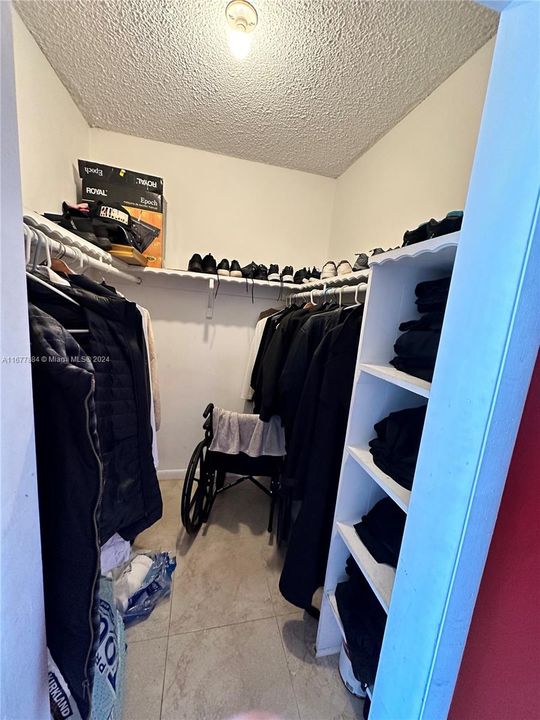 En Suite Walk-in Closet