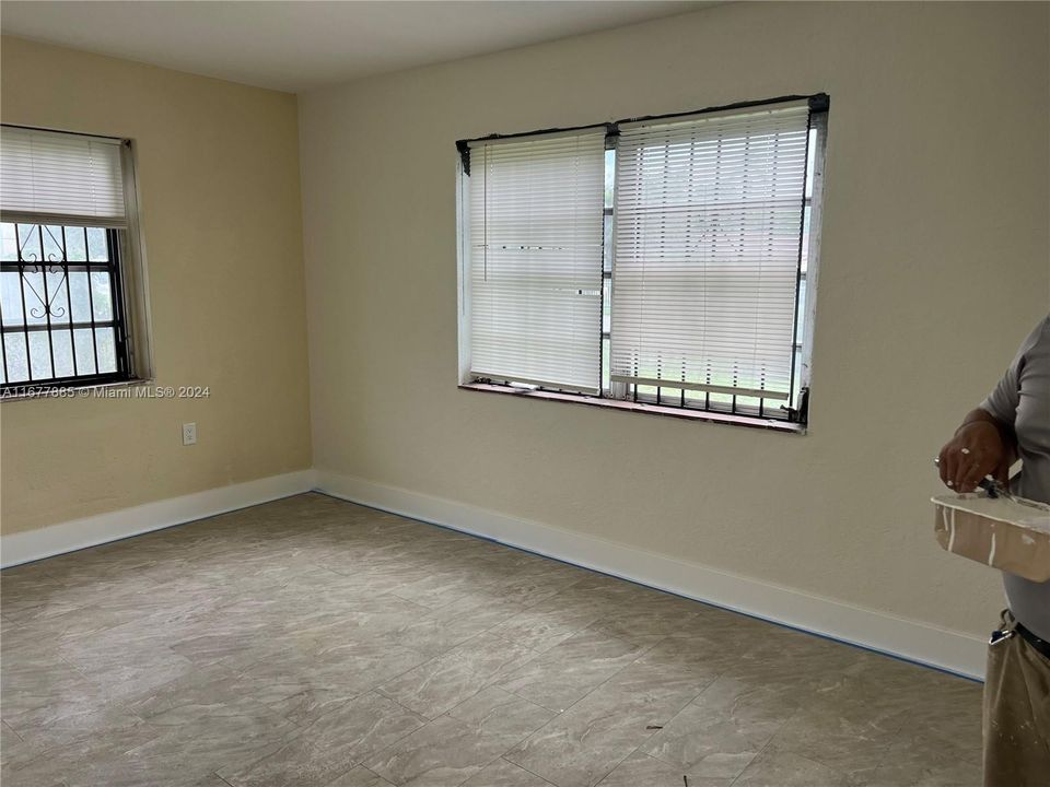 For Rent: $2,799 (3 beds, 1 baths, 1060 Square Feet)