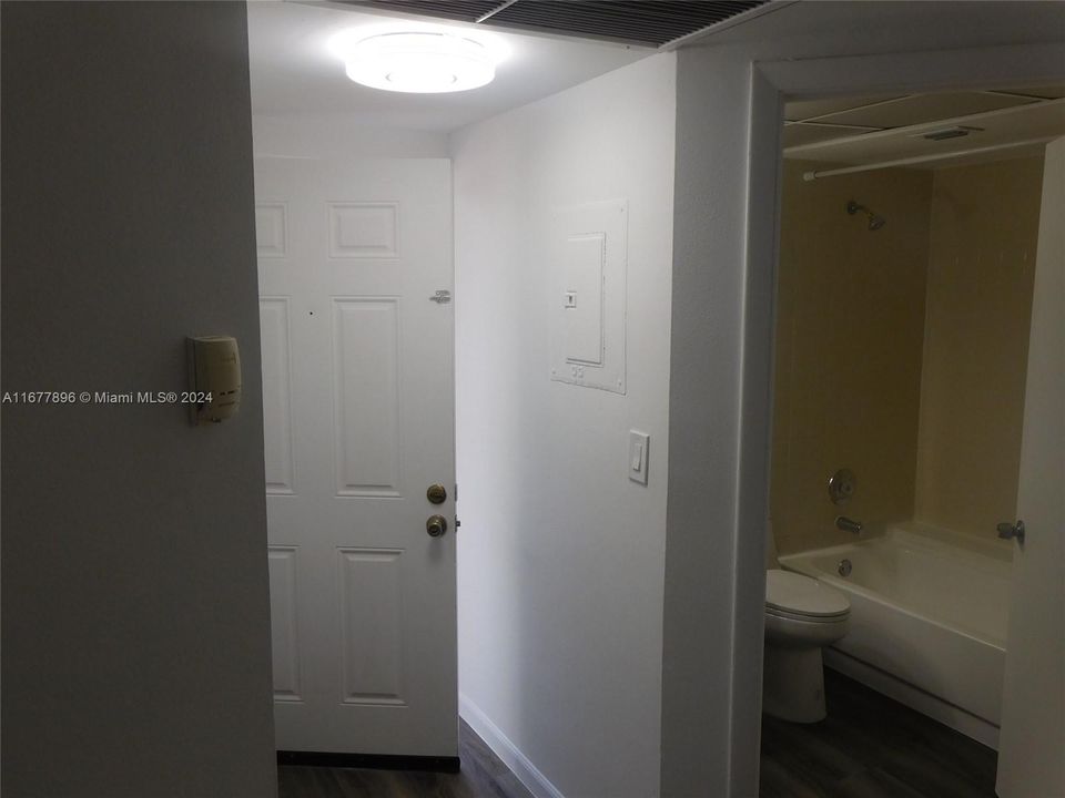 For Rent: $2,575 (2 beds, 2 baths, 1036 Square Feet)