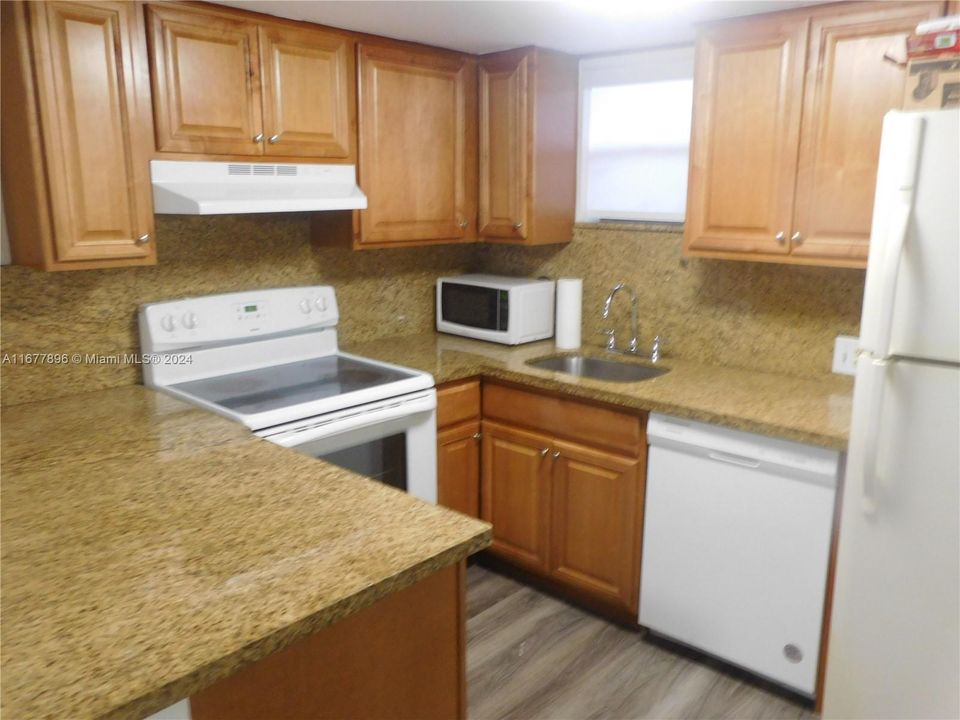 For Rent: $2,575 (2 beds, 2 baths, 1036 Square Feet)