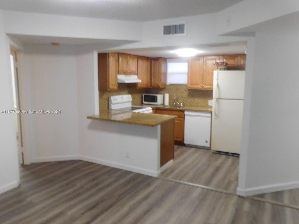 For Rent: $2,575 (2 beds, 2 baths, 1036 Square Feet)