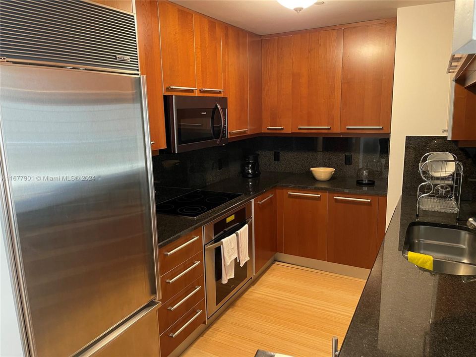 For Sale: $669,900 (1 beds, 1 baths, 1031 Square Feet)