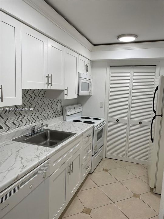 For Rent: $2,200 (2 beds, 2 baths, 1106 Square Feet)