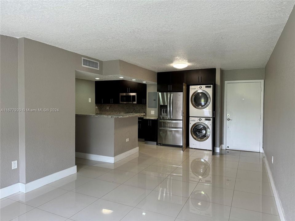 For Rent: $2,400 (2 beds, 2 baths, 971 Square Feet)