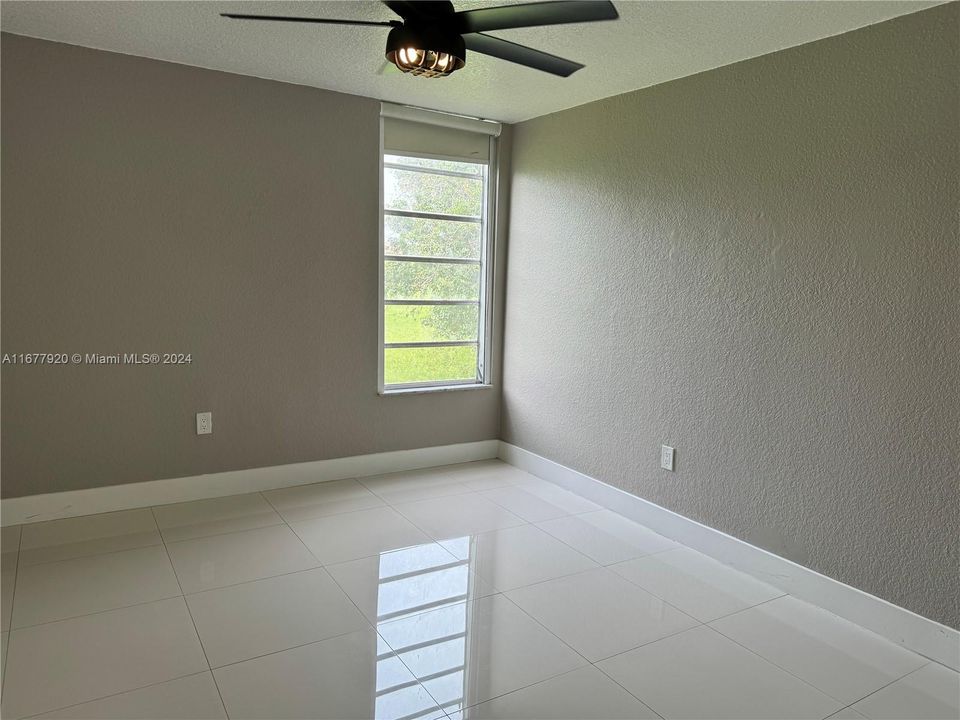 For Rent: $2,400 (2 beds, 2 baths, 971 Square Feet)