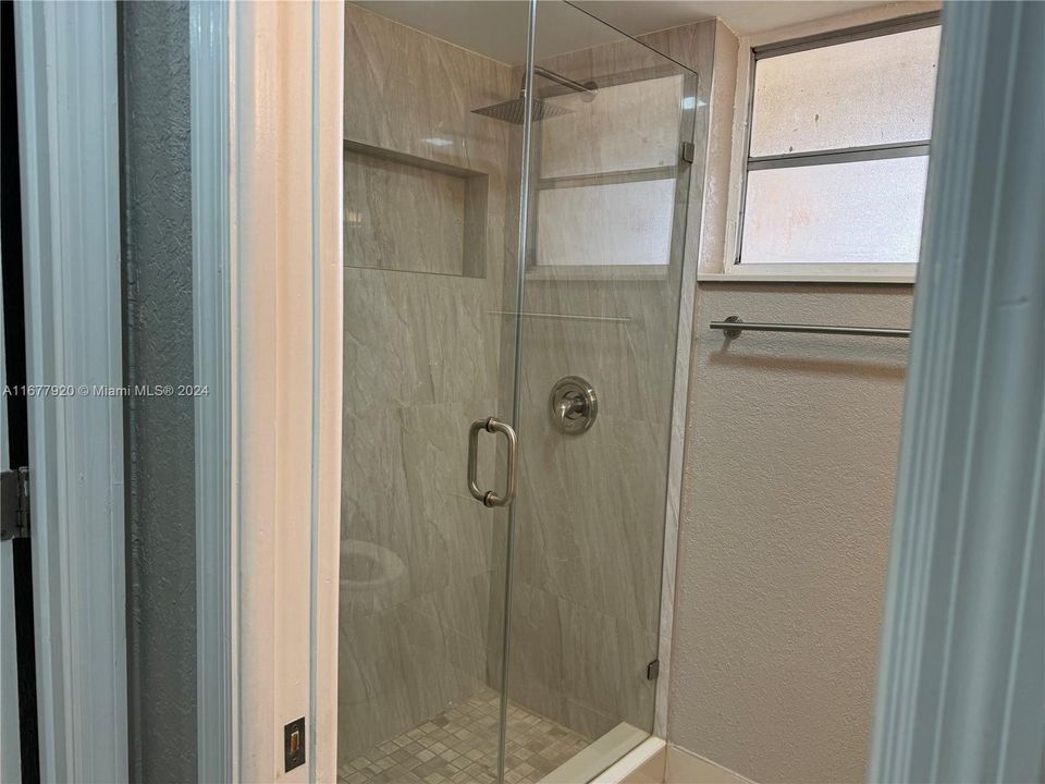 For Rent: $2,400 (2 beds, 2 baths, 971 Square Feet)