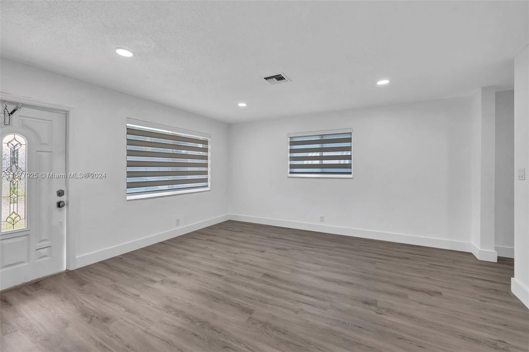 For Sale: $375,000 (2 beds, 2 baths, 1122 Square Feet)