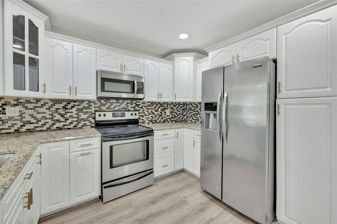 For Sale: $375,000 (2 beds, 2 baths, 1122 Square Feet)