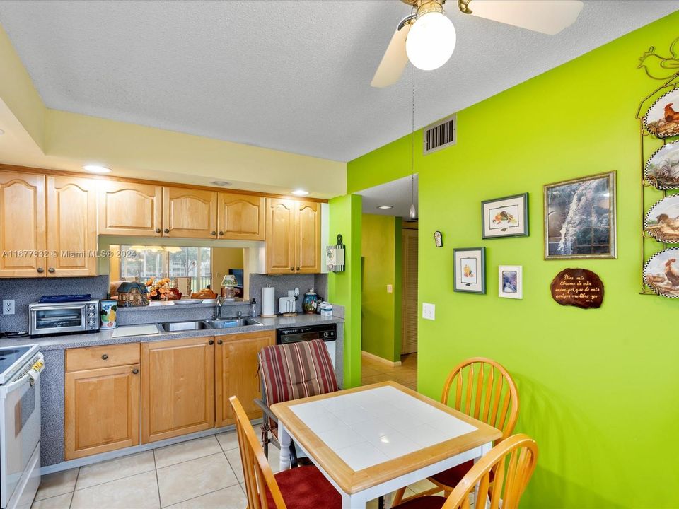 For Sale: $249,900 (2 beds, 2 baths, 1192 Square Feet)