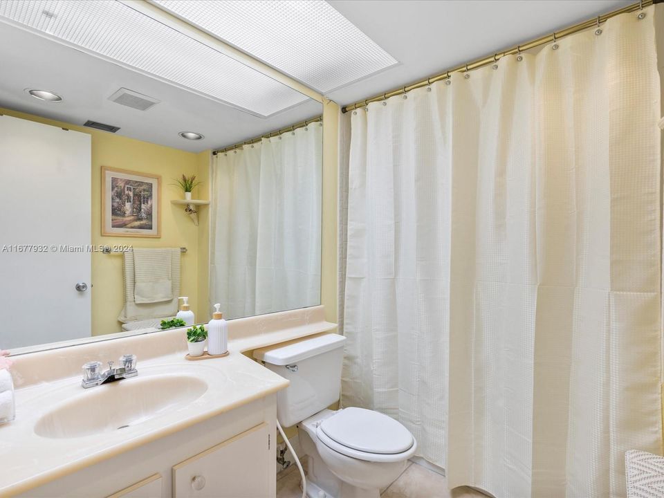 For Sale: $249,900 (2 beds, 2 baths, 1192 Square Feet)