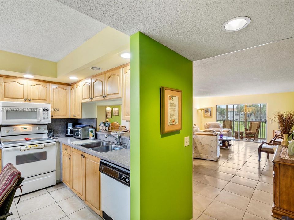 For Sale: $249,900 (2 beds, 2 baths, 1192 Square Feet)