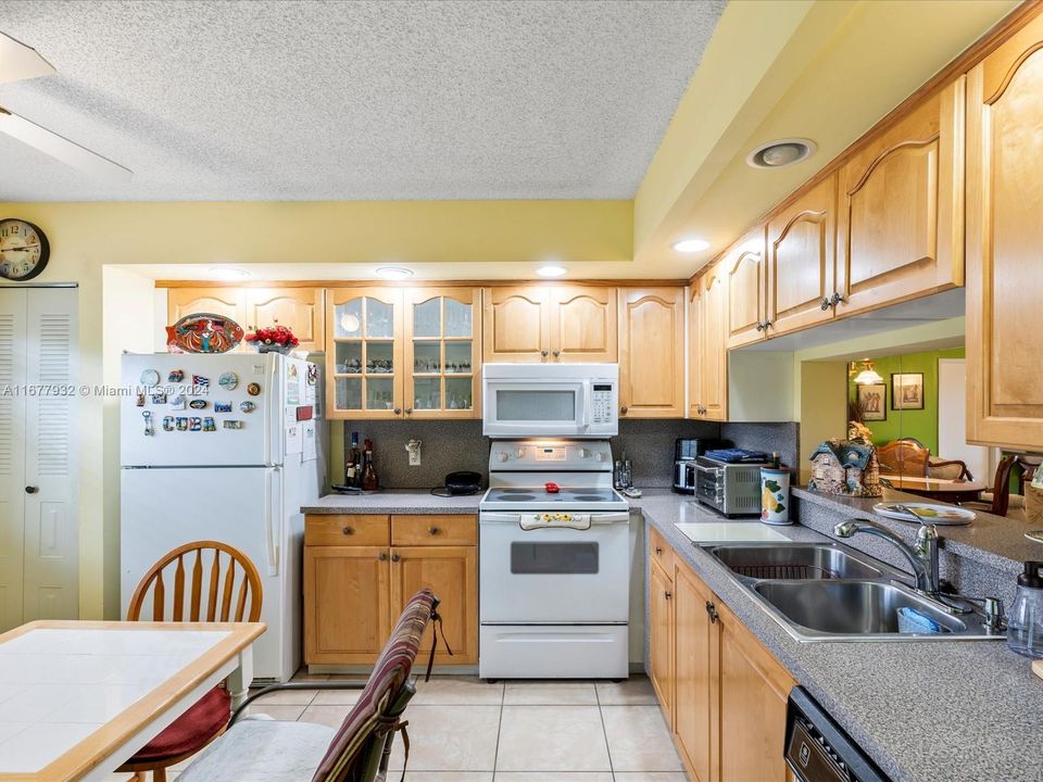 For Sale: $249,900 (2 beds, 2 baths, 1192 Square Feet)