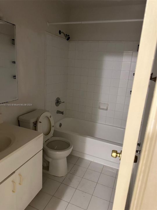 For Rent: $1,650 (1 beds, 1 baths, 703 Square Feet)