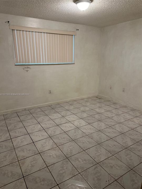 For Rent: $1,650 (1 beds, 1 baths, 703 Square Feet)