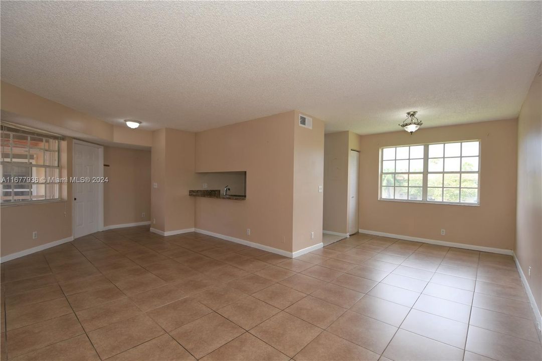 For Rent: $2,000 (1 beds, 2 baths, 805 Square Feet)