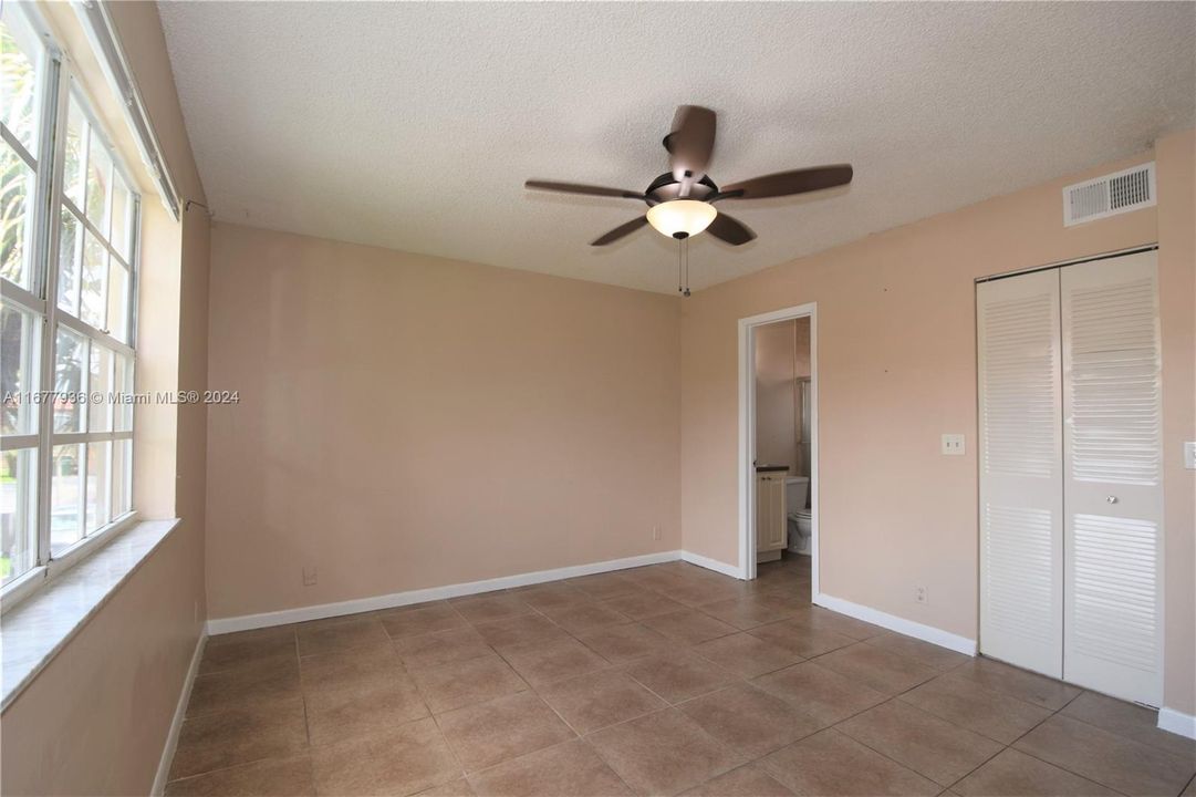 For Rent: $2,000 (1 beds, 2 baths, 805 Square Feet)