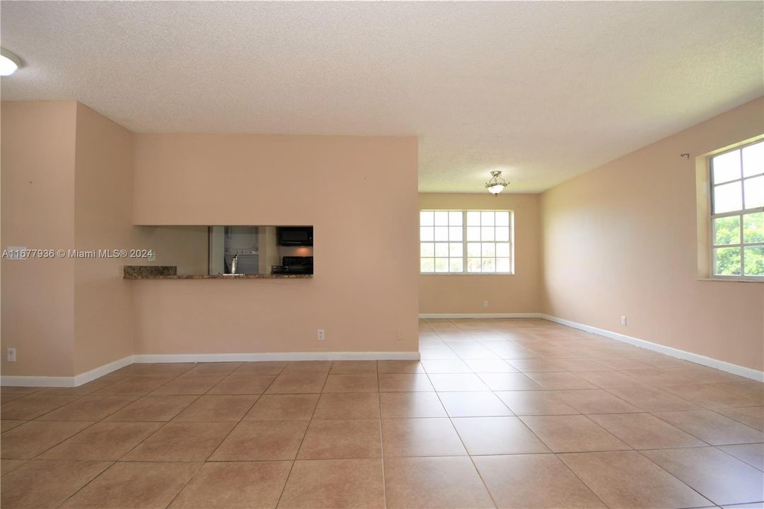 For Rent: $2,000 (1 beds, 2 baths, 805 Square Feet)