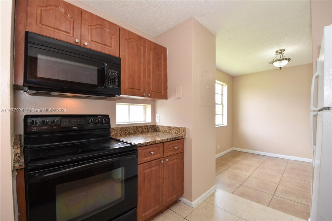 For Rent: $2,000 (1 beds, 2 baths, 805 Square Feet)