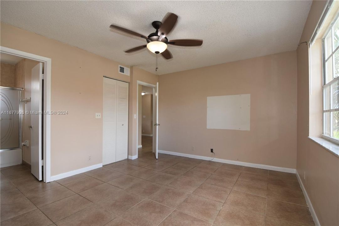 For Rent: $2,000 (1 beds, 2 baths, 805 Square Feet)