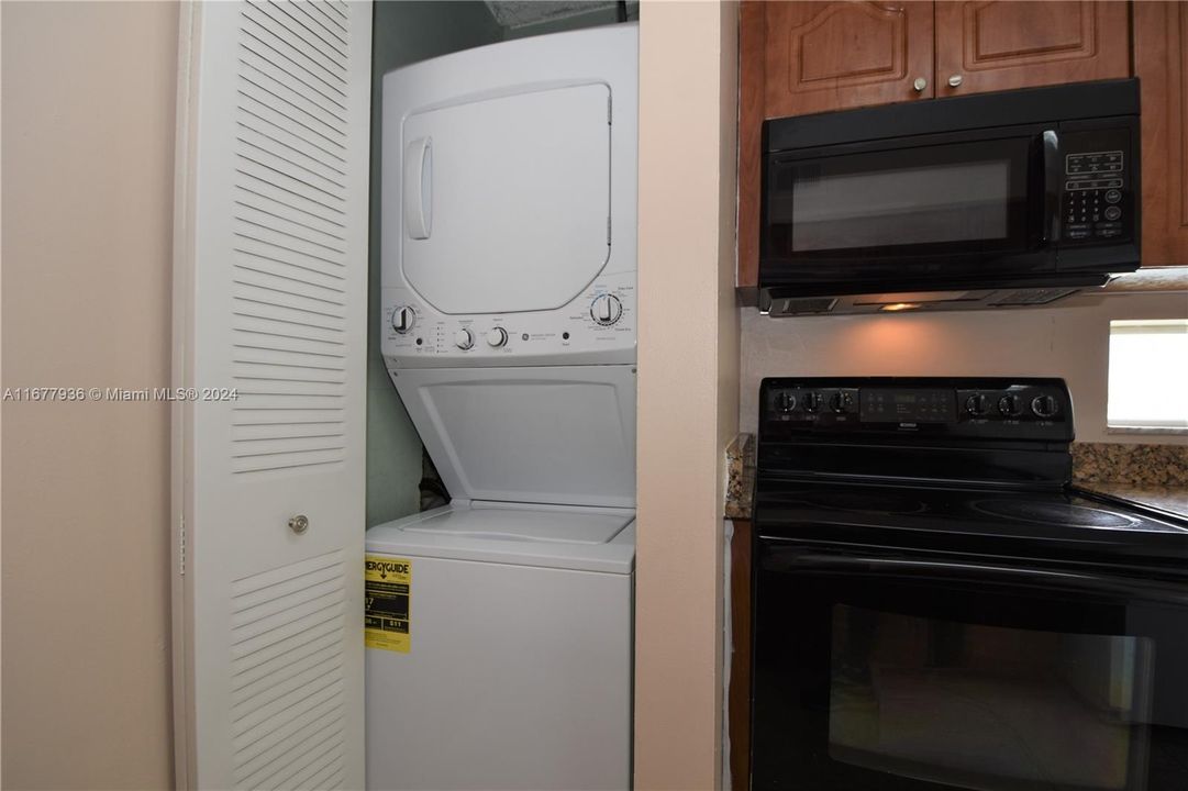 For Rent: $2,000 (1 beds, 2 baths, 805 Square Feet)