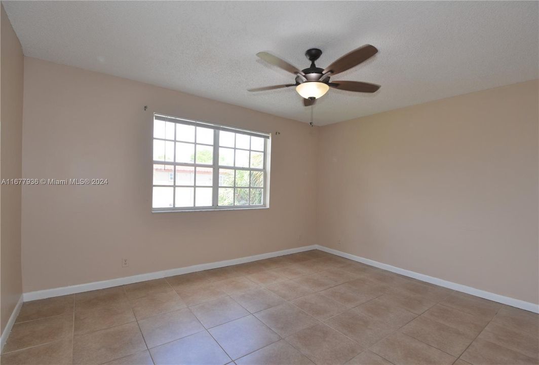 For Rent: $2,000 (1 beds, 2 baths, 805 Square Feet)