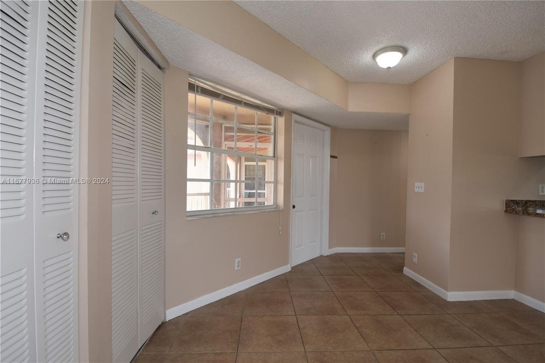 For Rent: $2,000 (1 beds, 2 baths, 805 Square Feet)