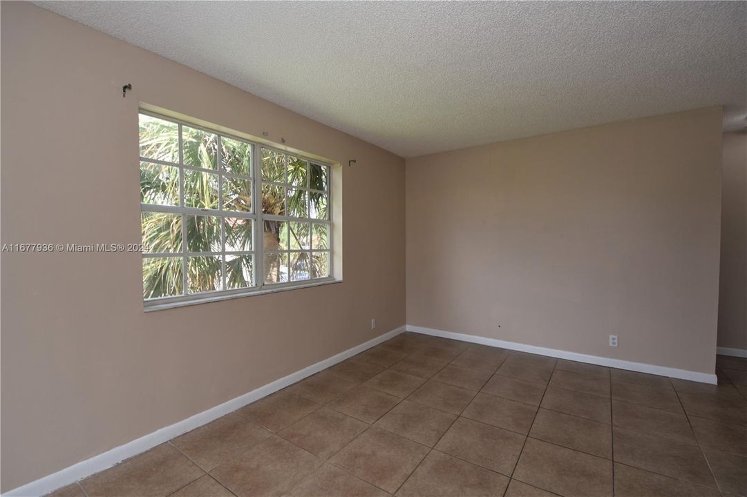 For Rent: $2,000 (1 beds, 2 baths, 805 Square Feet)