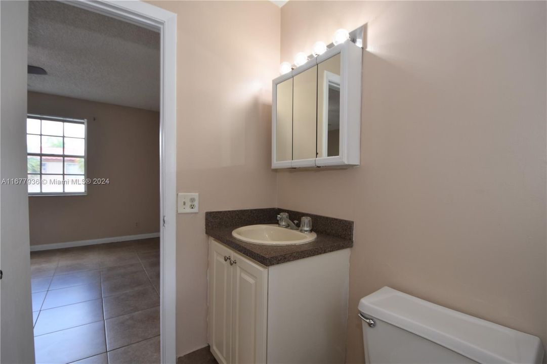 For Rent: $2,000 (1 beds, 2 baths, 805 Square Feet)