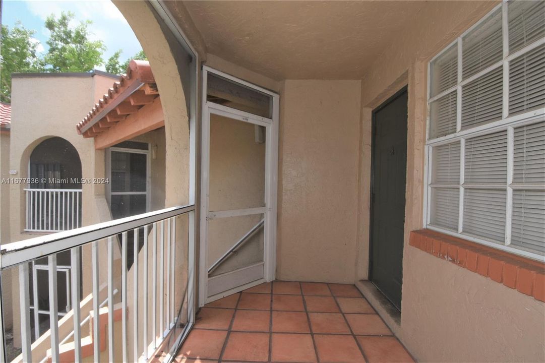 For Rent: $2,000 (1 beds, 2 baths, 805 Square Feet)