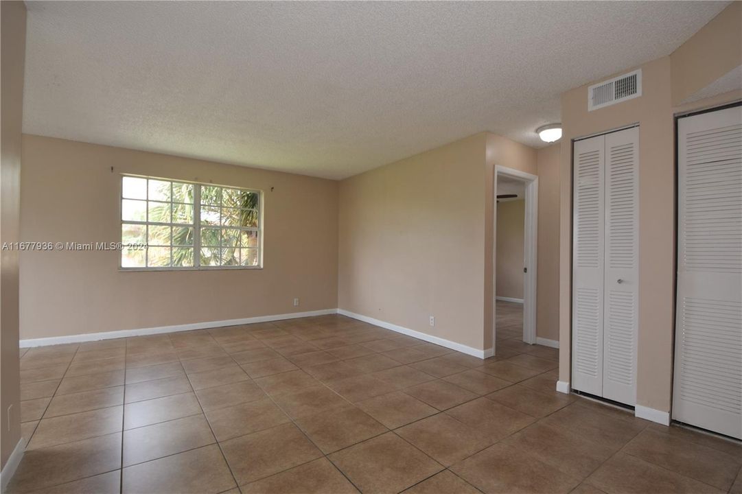 For Rent: $2,000 (1 beds, 2 baths, 805 Square Feet)