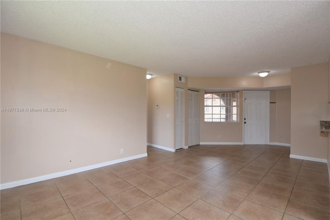 For Rent: $2,000 (1 beds, 2 baths, 805 Square Feet)