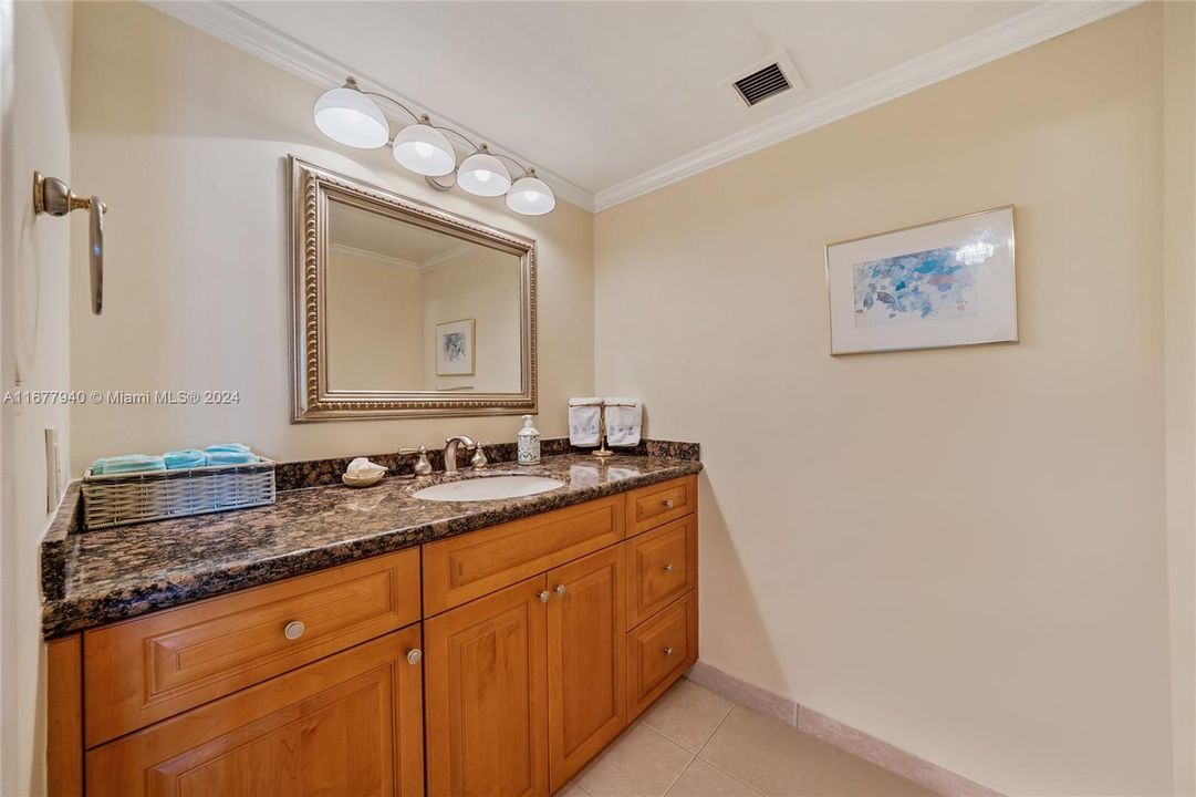 For Sale: $599,000 (1 beds, 1 baths, 1109 Square Feet)