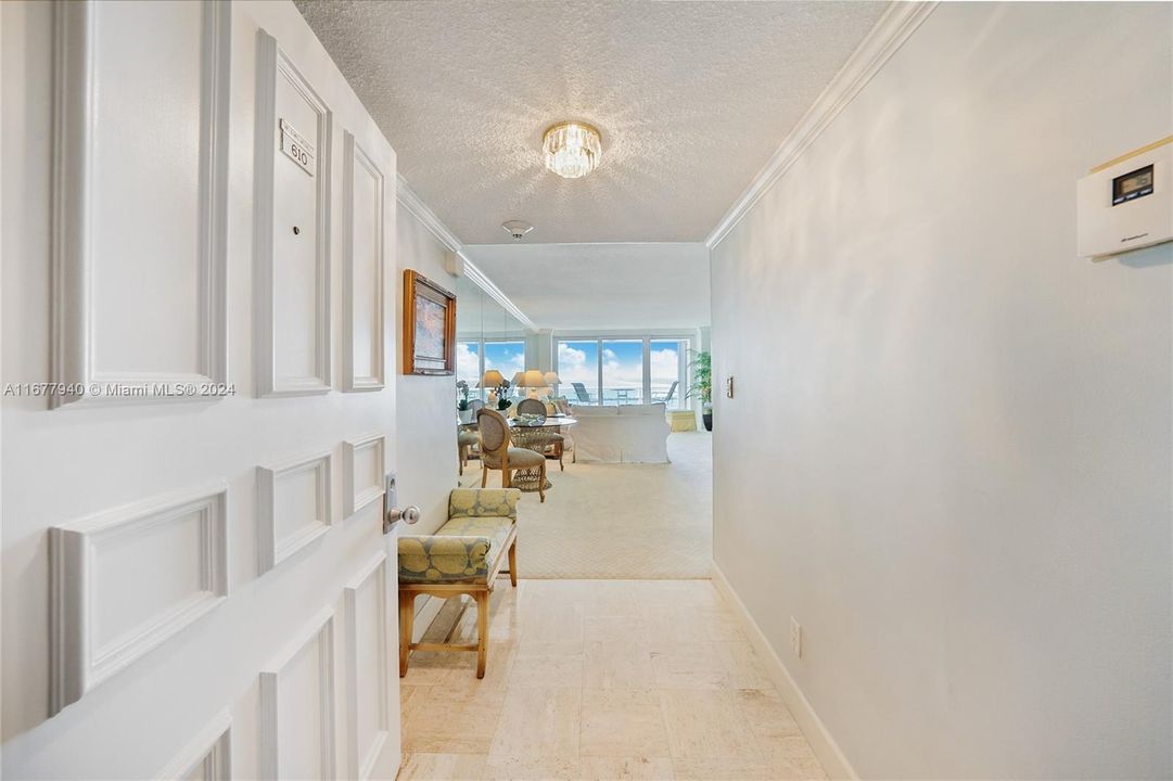 For Sale: $599,000 (1 beds, 1 baths, 1109 Square Feet)