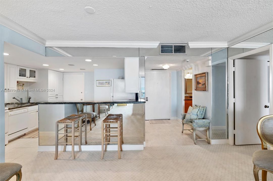 For Sale: $599,000 (1 beds, 1 baths, 1109 Square Feet)