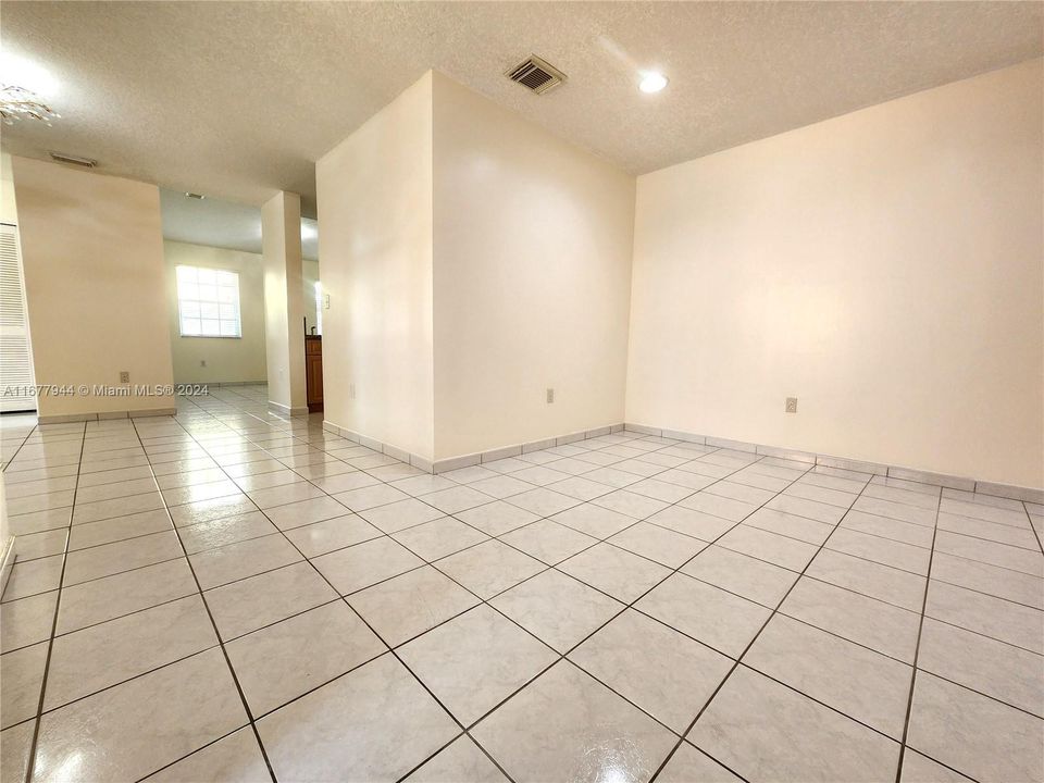 For Rent: $3,450 (3 beds, 2 baths, 1557 Square Feet)