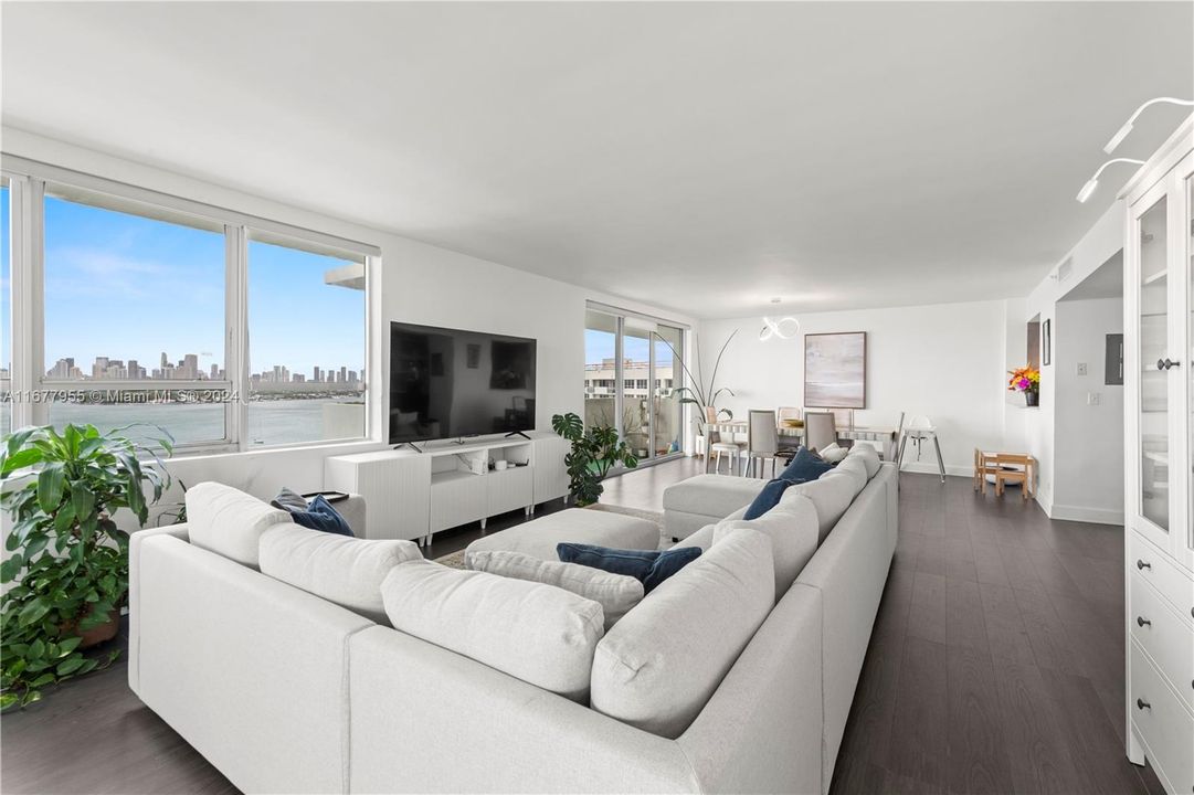 For Sale: $1,620,000 (3 beds, 2 baths, 2029 Square Feet)