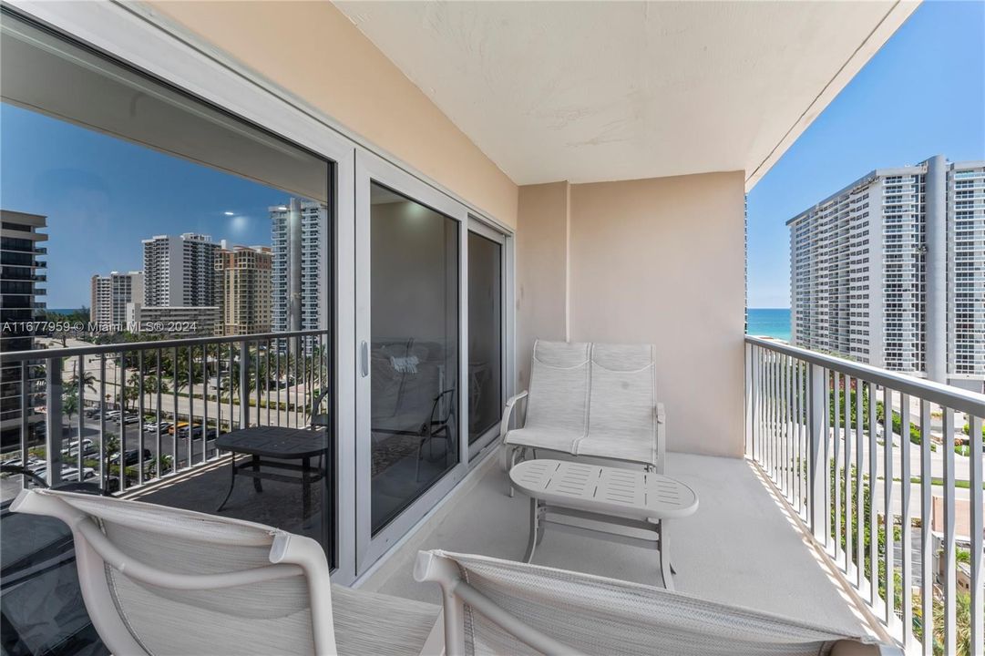 For Sale: $479,500 (2 beds, 2 baths, 1240 Square Feet)