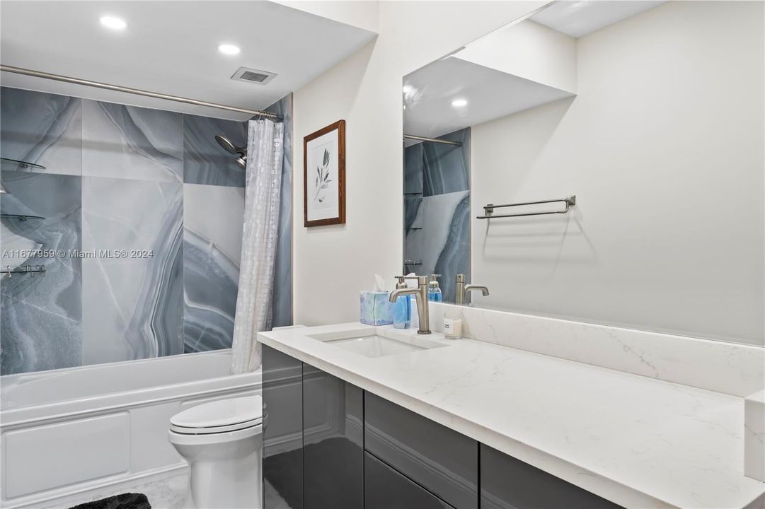 For Sale: $479,500 (2 beds, 2 baths, 1240 Square Feet)